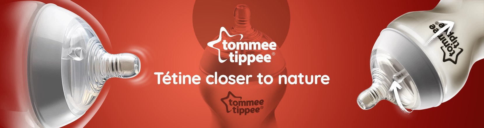 Bébé souriant dans les bras de sa maman attentive, symbolisant l'amour maternel et la sécurité