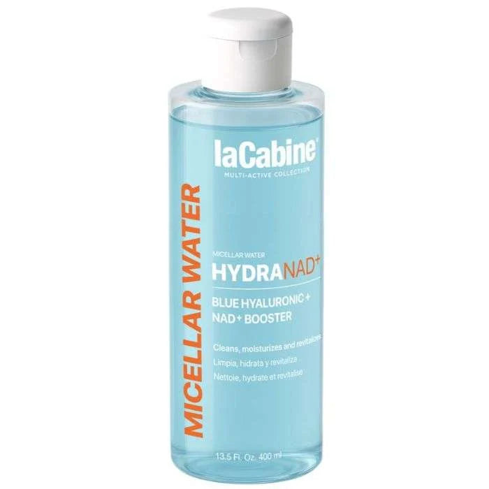 Flacon bleu LaCabine Hydra NAD+ Eau Micellaire 400 ml sur fond blanc